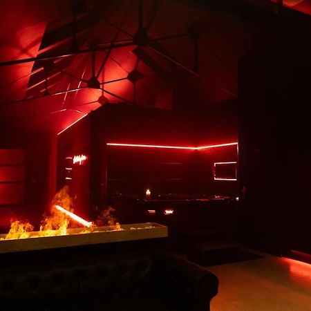 Loveroom O Diable Des Plaisirs Avec Jacuzzi Tourcoing Exterior foto