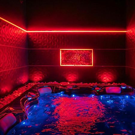 Loveroom O Diable Des Plaisirs Avec Jacuzzi Tourcoing Exterior foto