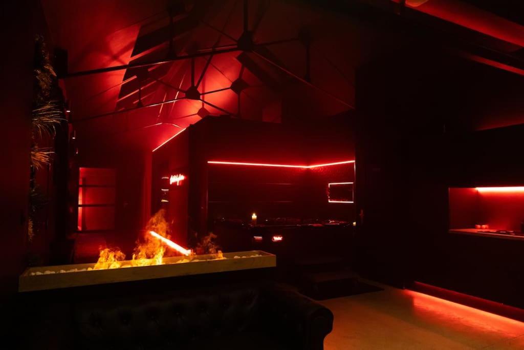 Loveroom O Diable Des Plaisirs Avec Jacuzzi Tourcoing Exterior foto