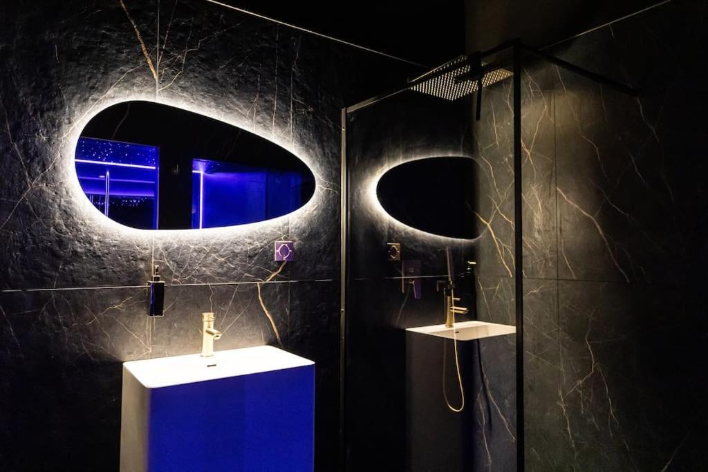 Loveroom O Diable Des Plaisirs Avec Jacuzzi Tourcoing Exterior foto