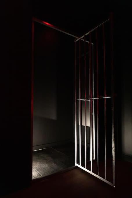 Loveroom O Diable Des Plaisirs Avec Jacuzzi Tourcoing Exterior foto